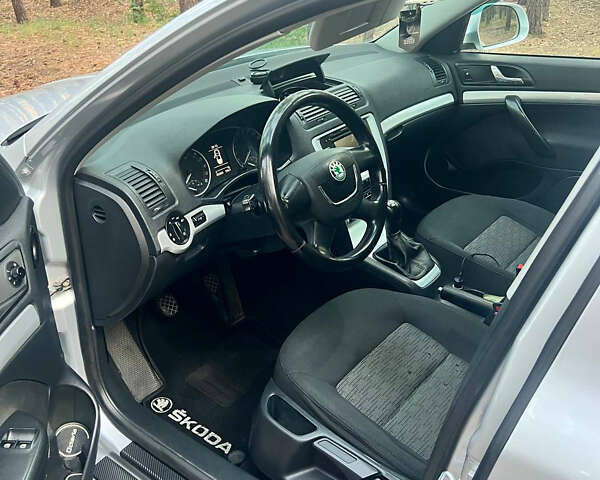 Серый Шкода Октавия, объемом двигателя 1.6 л и пробегом 295 тыс. км за 6800 $, фото 50 на Automoto.ua