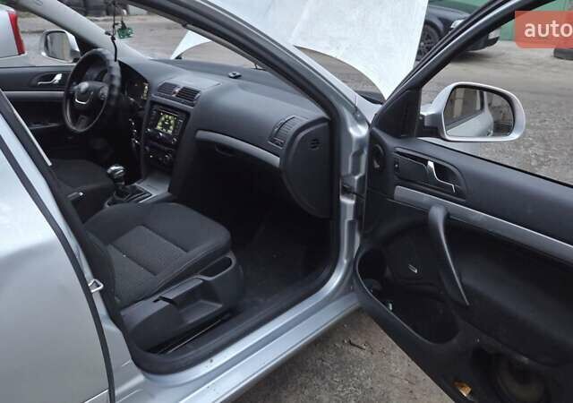 Серый Шкода Октавия, объемом двигателя 1.6 л и пробегом 261 тыс. км за 4000 $, фото 3 на Automoto.ua