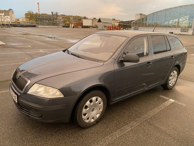 Шкода Октавия 2011 в Киеве на Automoto.ua Серый Шкода Октавия, объемом двигателя 1.6 л и пробегом 135 тыс. км за 7500 $, фото 4 на Automoto.ua