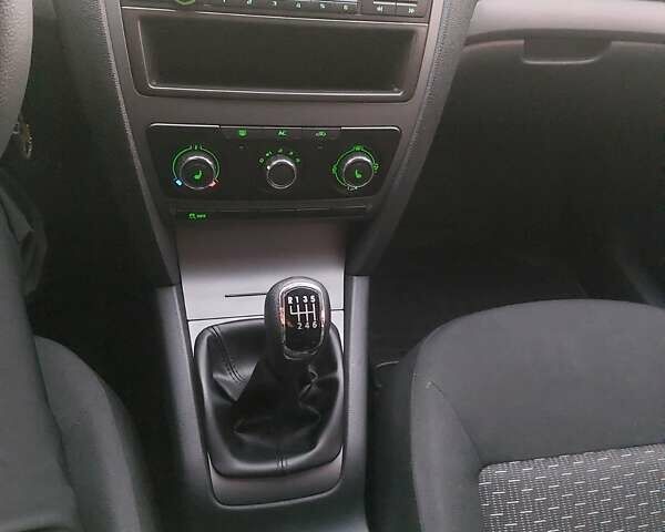 Серый Шкода Октавия, объемом двигателя 1.2 л и пробегом 206 тыс. км за 7300 $, фото 18 на Automoto.ua