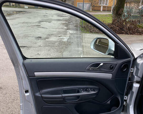 Сірий Шкода Октавія, об'ємом двигуна 1.97 л та пробігом 245 тис. км за 8999 $, фото 31 на Automoto.ua