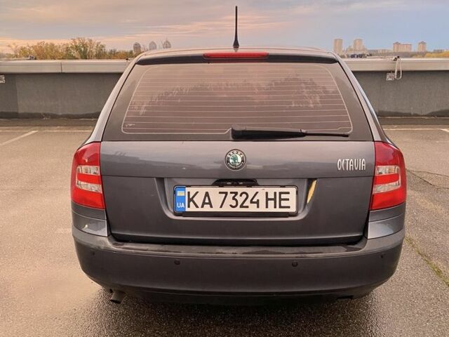 Шкода Октавия 2011 в Киеве на Automoto.ua Серый Шкода Октавия, объемом двигателя 1.6 л и пробегом 135 тыс. км за 7500 $, фото 2 на Automoto.ua