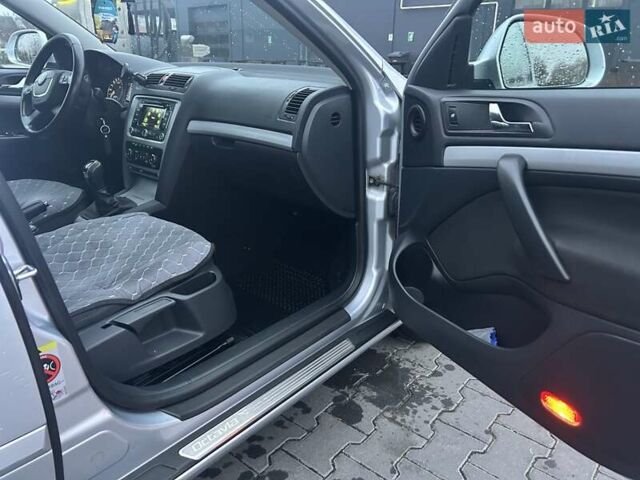 Серый Шкода Октавия, объемом двигателя 1.6 л и пробегом 211 тыс. км за 9449 $, фото 12 на Automoto.ua