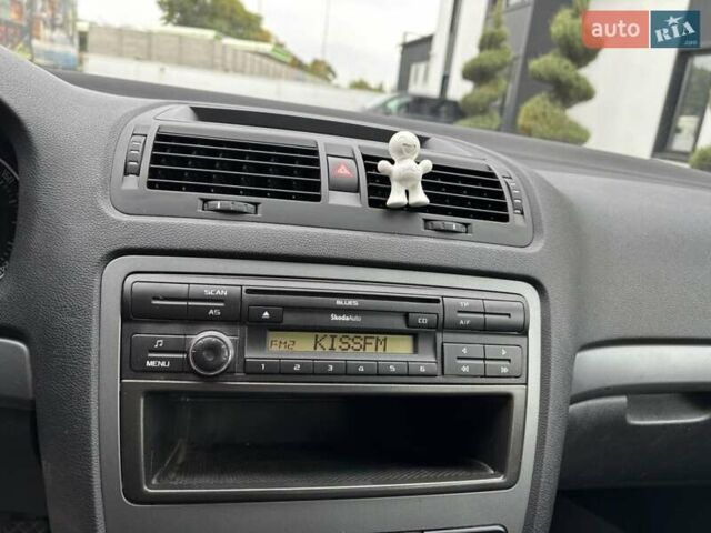 Шкода Октавія 2011 у Києві на Automoto.ua Сірий Шкода Октавія, об'ємом двигуна 1.4 л та пробігом 129 тис. км за 6500 $, фото 14 на Automoto.ua