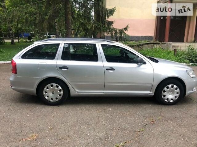 Шкода Октавія 2011 у Чернівцях на Automoto.ua Сірий Шкода Октавія, об'ємом двигуна 1.6 л та пробігом 301 тис. км за 4900 $, фото 8 на Automoto.ua