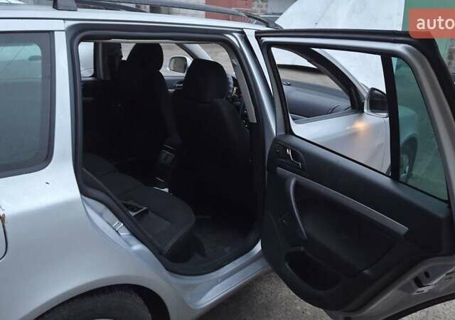 Серый Шкода Октавия, объемом двигателя 1.6 л и пробегом 261 тыс. км за 4000 $, фото 2 на Automoto.ua