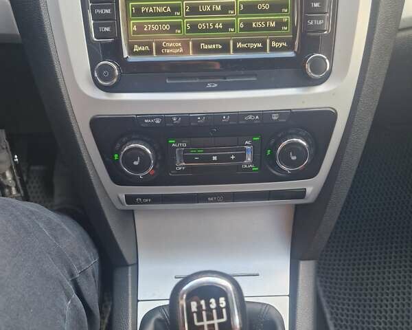 Шкода Октавия 2011 в Черновцах на Automoto.ua Серый Шкода Октавия, объемом двигателя 1.6 л и пробегом 407 тыс. км за 8000 $, фото 1 на Automoto.ua