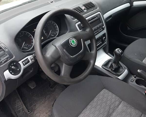 Сірий Шкода Октавія, об'ємом двигуна 1.6 л та пробігом 256 тис. км за 7500 $, фото 4 на Automoto.ua