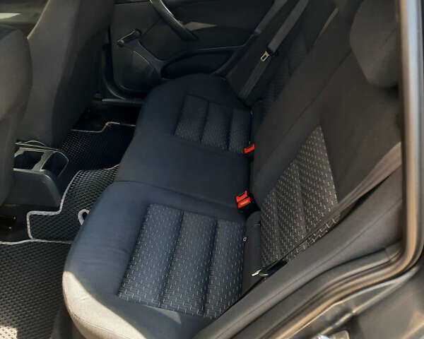 Сірий Шкода Октавія, об'ємом двигуна 1.6 л та пробігом 270 тис. км за 7094 $, фото 6 на Automoto.ua