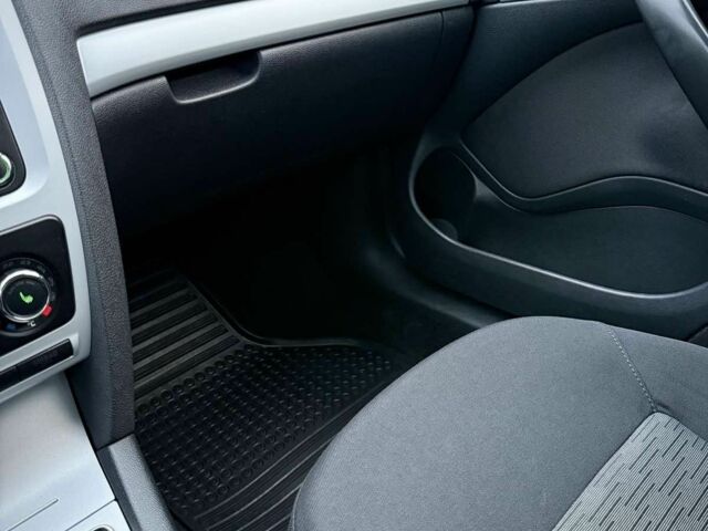 Сірий Шкода Октавія, об'ємом двигуна 1.6 л та пробігом 228 тис. км за 7900 $, фото 9 на Automoto.ua