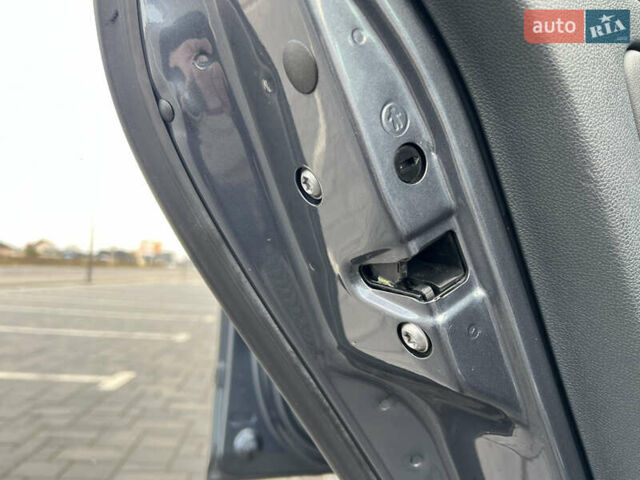 Серый Шкода Октавия, объемом двигателя 2 л и пробегом 211 тыс. км за 13200 $, фото 134 на Automoto.ua