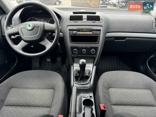 Серый Шкода Октавия, объемом двигателя 1.4 л и пробегом 202 тыс. км за 7900 $, фото 7 на Automoto.ua