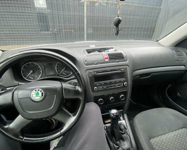 Сірий Шкода Октавія, об'ємом двигуна 1.6 л та пробігом 274 тис. км за 6800 $, фото 27 на Automoto.ua