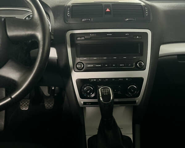 Сірий Шкода Октавія, об'ємом двигуна 1.6 л та пробігом 208 тис. км за 9150 $, фото 63 на Automoto.ua