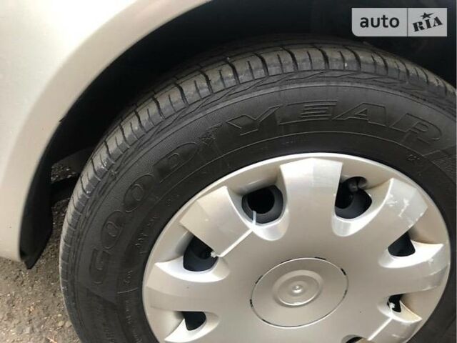 Шкода Октавія 2011 у Чернівцях на Automoto.ua Сірий Шкода Октавія, об'ємом двигуна 1.6 л та пробігом 301 тис. км за 4900 $, фото 23 на Automoto.ua