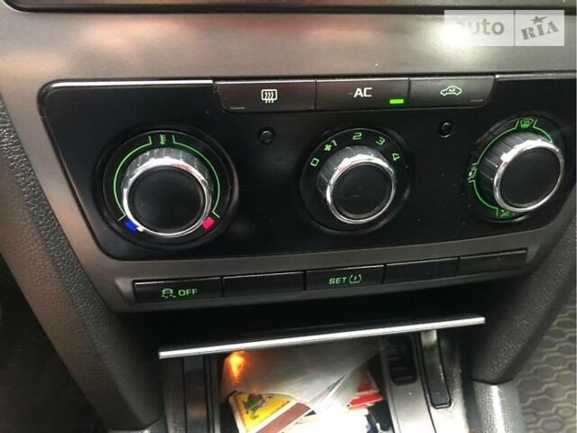 Шкода Октавія 2011 у Чернівцях на Automoto.ua Сірий Шкода Октавія, об'ємом двигуна 1.6 л та пробігом 301 тис. км за 4900 $, фото 22 на Automoto.ua