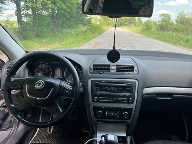 Сірий Шкода Октавія, об'ємом двигуна 1.2 л та пробігом 260 тис. км за 7000 $, фото 1 на Automoto.ua