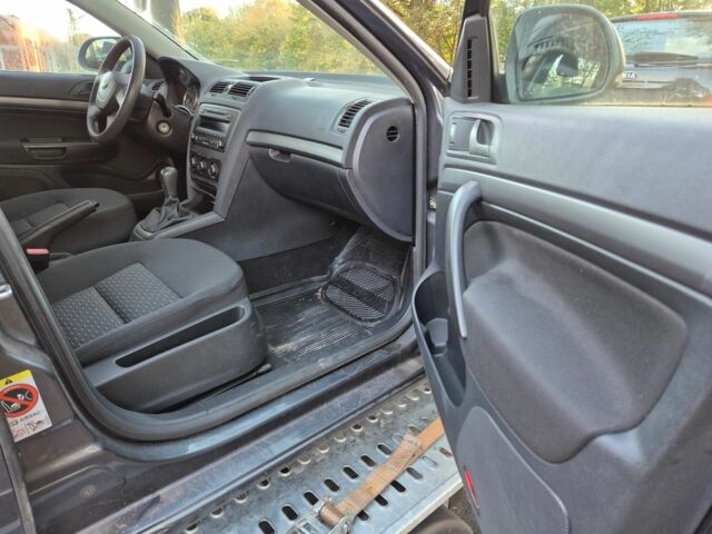 Серый Шкода Октавия, объемом двигателя 1 л и пробегом 225 тыс. км за 6600 $, фото 4 на Automoto.ua