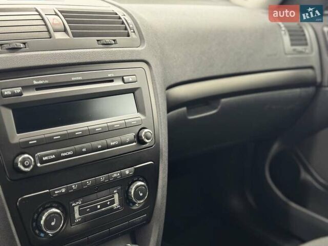 Серый Шкода Октавия, объемом двигателя 2 л и пробегом 217 тыс. км за 10750 $, фото 3 на Automoto.ua