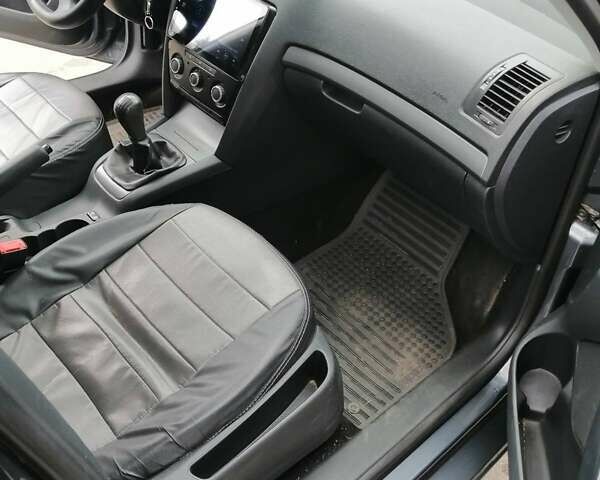 Серый Шкода Октавия, объемом двигателя 1.2 л и пробегом 220 тыс. км за 8000 $, фото 6 на Automoto.ua