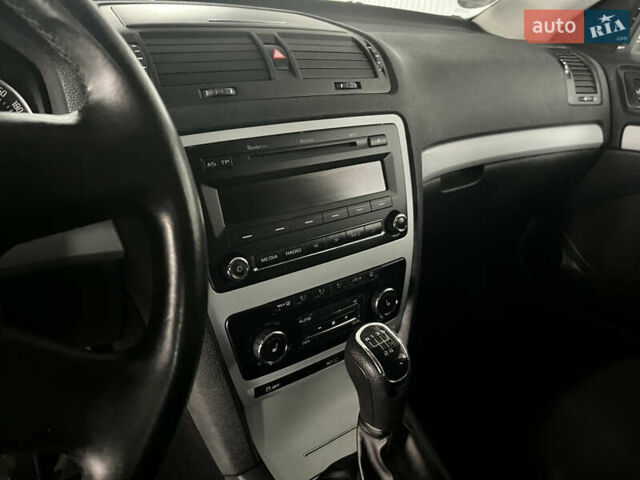 Сірий Шкода Октавія, об'ємом двигуна 1.6 л та пробігом 208 тис. км за 9150 $, фото 61 на Automoto.ua