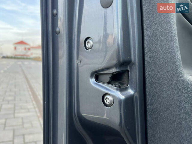 Серый Шкода Октавия, объемом двигателя 2 л и пробегом 211 тыс. км за 12850 $, фото 142 на Automoto.ua