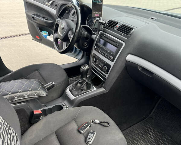 Серый Шкода Октавия, объемом двигателя 1.6 л и пробегом 275 тыс. км за 7999 $, фото 5 на Automoto.ua