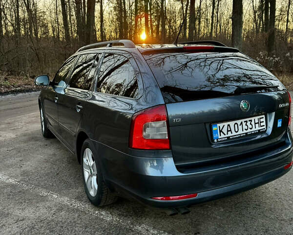 Серый Шкода Октавия, объемом двигателя 1.99 л и пробегом 270 тыс. км за 9000 $, фото 4 на Automoto.ua