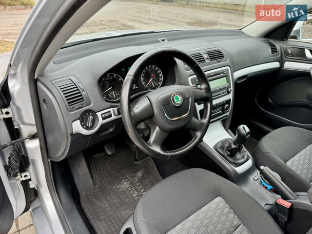Сірий Шкода Октавія, об'ємом двигуна 1.6 л та пробігом 181 тис. км за 8799 $, фото 11 на Automoto.ua
