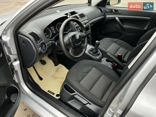 Серый Шкода Октавия, объемом двигателя 1.6 л и пробегом 331 тыс. км за 6650 $, фото 30 на Automoto.ua