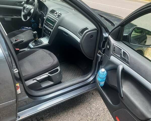 Серый Шкода Октавия, объемом двигателя 1.99 л и пробегом 340 тыс. км за 8150 $, фото 2 на Automoto.ua