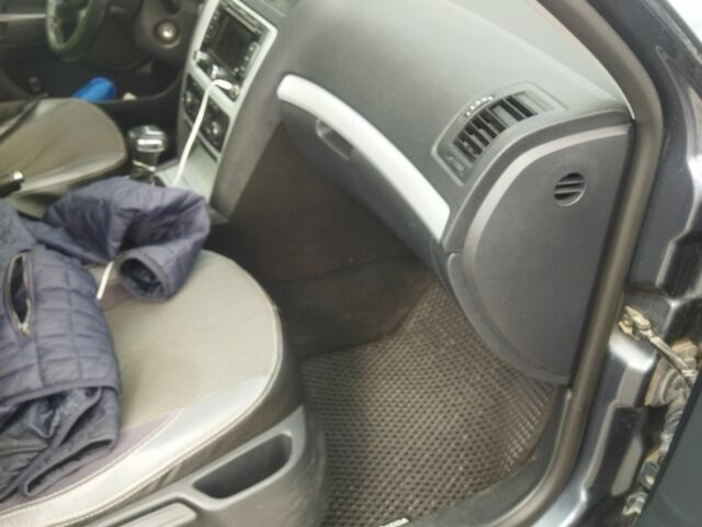 Серый Шкода Октавия, объемом двигателя 1.2 л и пробегом 300 тыс. км за 6900 $, фото 10 на Automoto.ua