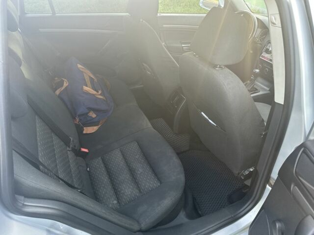 Серый Шкода Октавия, объемом двигателя 1.6 л и пробегом 350 тыс. км за 6000 $, фото 1 на Automoto.ua