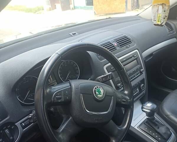 Серый Шкода Октавия, объемом двигателя 1.8 л и пробегом 180 тыс. км за 7900 $, фото 1 на Automoto.ua