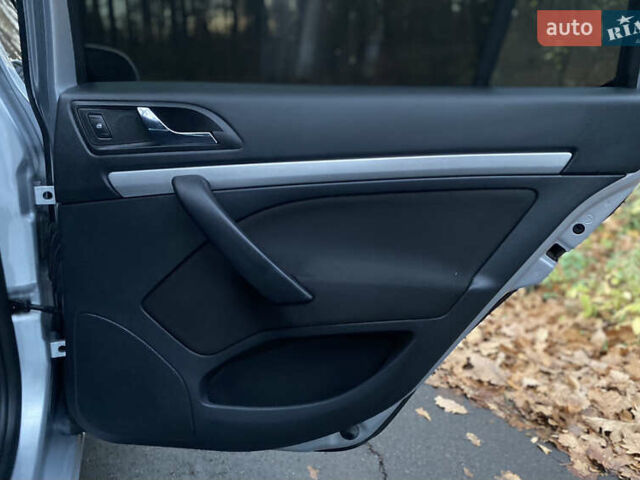 Серый Шкода Октавия, объемом двигателя 1.6 л и пробегом 230 тыс. км за 8300 $, фото 44 на Automoto.ua