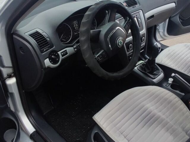 Серый Шкода Октавия, объемом двигателя 1.6 л и пробегом 242 тыс. км за 7800 $, фото 4 на Automoto.ua