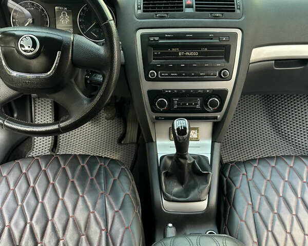 Серый Шкода Октавия, объемом двигателя 1.6 л и пробегом 282 тыс. км за 8200 $, фото 8 на Automoto.ua