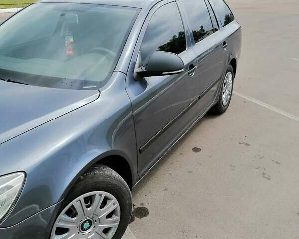 Серый Шкода Октавия, объемом двигателя 1.2 л и пробегом 220 тыс. км за 8000 $, фото 3 на Automoto.ua