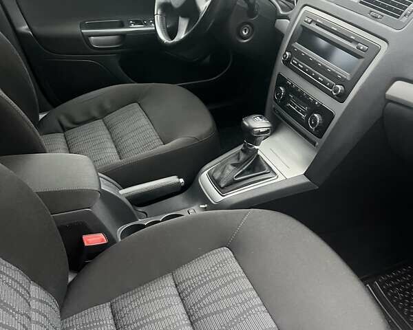 Сірий Шкода Октавія, об'ємом двигуна 2 л та пробігом 184 тис. км за 11300 $, фото 17 на Automoto.ua