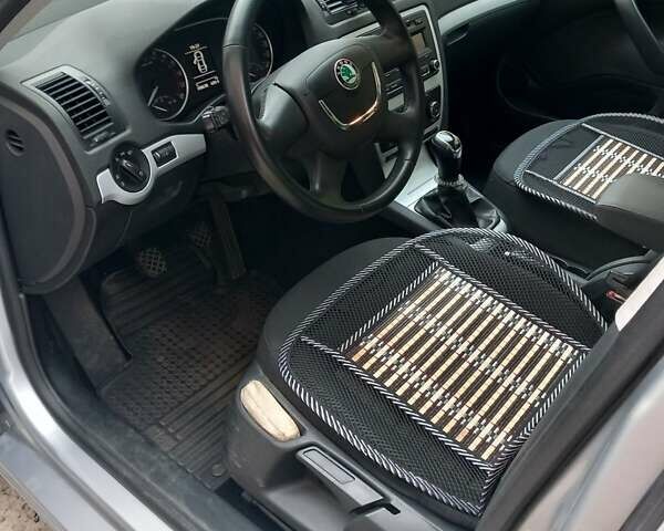 Серый Шкода Октавия, объемом двигателя 1.6 л и пробегом 218 тыс. км за 8300 $, фото 9 на Automoto.ua