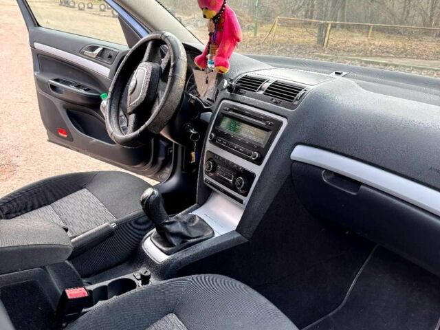 Серый Шкода Октавия, объемом двигателя 1.6 л и пробегом 235 тыс. км за 7250 $, фото 1 на Automoto.ua