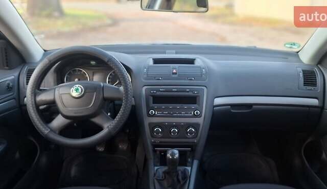 Сірий Шкода Октавія, об'ємом двигуна 0 л та пробігом 225 тис. км за 6600 $, фото 2 на Automoto.ua