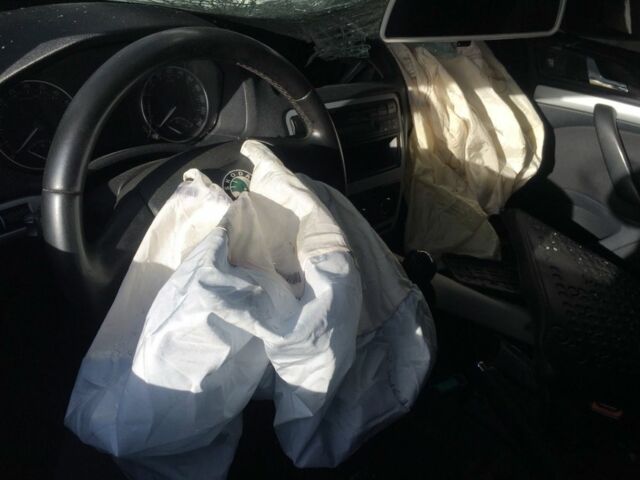 Серый Шкода Октавия, объемом двигателя 1.6 л и пробегом 200 тыс. км за 2990 $, фото 13 на Automoto.ua