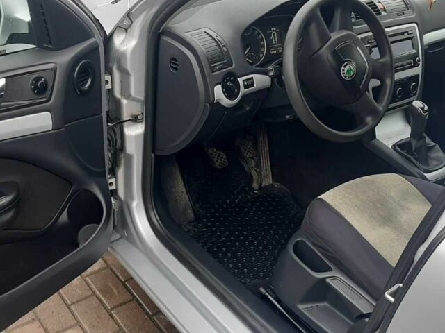 Серый Шкода Октавия, объемом двигателя 1.6 л и пробегом 235 тыс. км за 7400 $, фото 6 на Automoto.ua