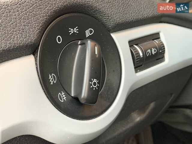 Сірий Шкода Октавія, об'ємом двигуна 1.39 л та пробігом 159 тис. км за 7999 $, фото 22 на Automoto.ua