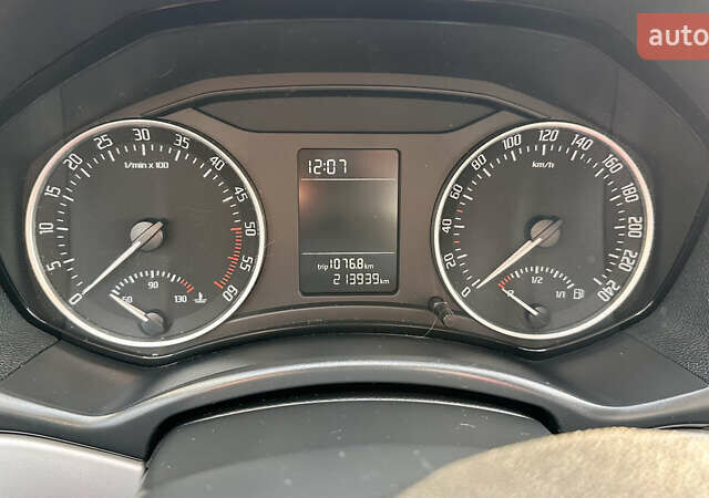 Серый Шкода Октавия, объемом двигателя 1.6 л и пробегом 213 тыс. км за 8490 $, фото 1 на Automoto.ua