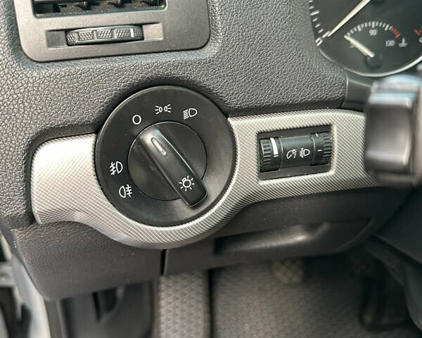 Серый Шкода Октавия, объемом двигателя 1.6 л и пробегом 282 тыс. км за 8200 $, фото 10 на Automoto.ua