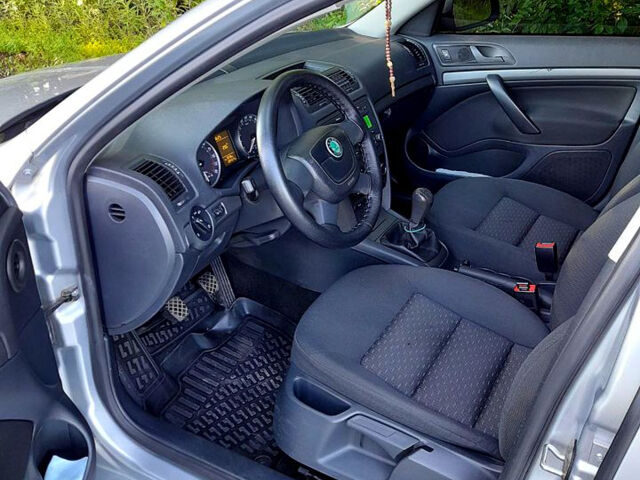 Сірий Шкода Октавія, об'ємом двигуна 1.6 л та пробігом 320 тис. км за 8200 $, фото 3 на Automoto.ua
