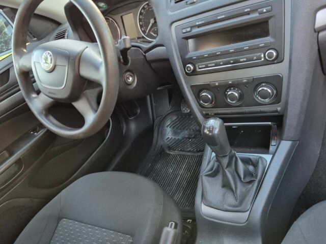 Серый Шкода Октавия, объемом двигателя 1 л и пробегом 225 тыс. км за 6600 $, фото 3 на Automoto.ua