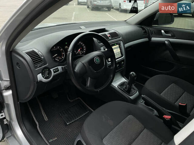 Сірий Шкода Октавія, об'ємом двигуна 1.8 л та пробігом 250 тис. км за 6999 $, фото 10 на Automoto.ua